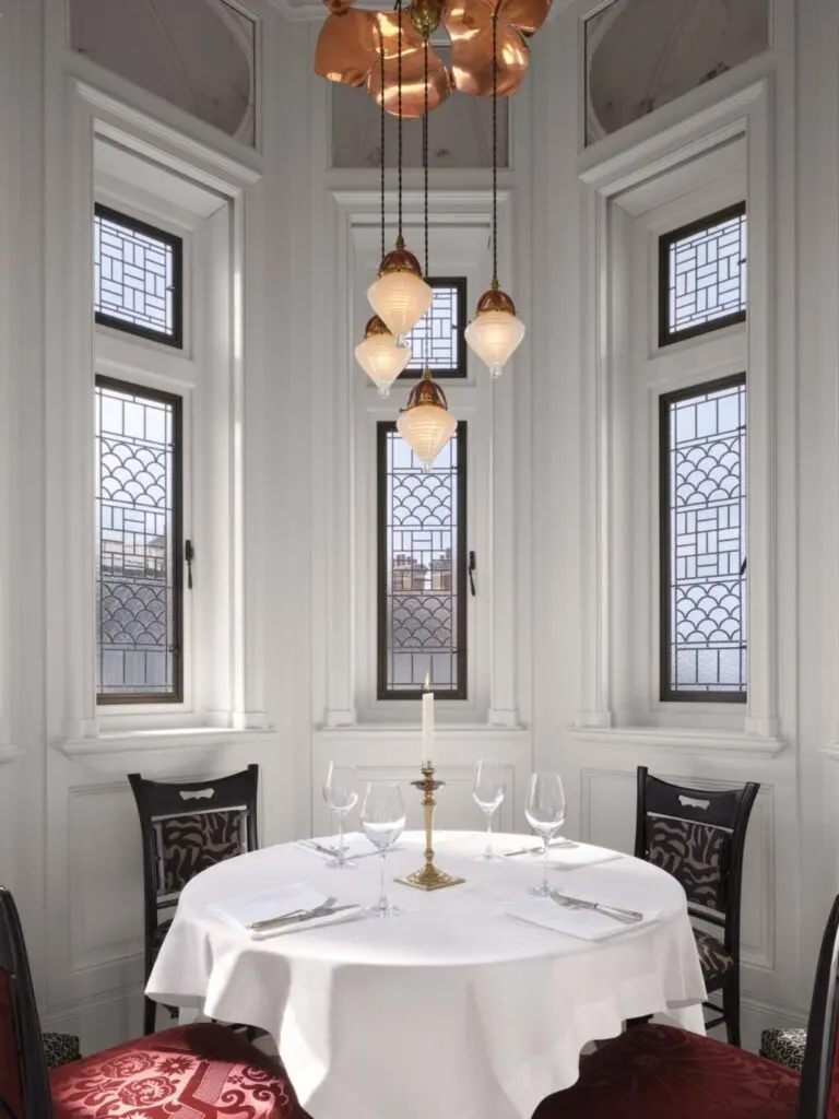 Luxury and Comfort at One Sloane: A Top Destination in London Exquisite interior design at One Sloane Hotel in Chelsea, London